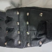 تعدادی چاقو و فندک