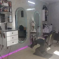 صندلی و آیینه آرایشگری|آرایشگاه و سالنهای زیبایی|پاکدشت, پاکدشت (مامازند)|دیوار
