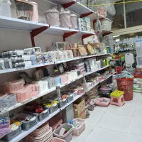 تمام لوازم مغازه به حراج گذاشته شد