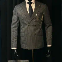 نیروی دادزن جلوی در پاساژ