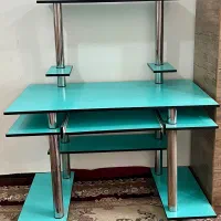 میز تحریر وکامپبوتر