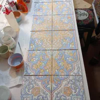 استخدام خانهای هنرمند در کارگاه کاشی سنتی کرمان