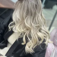 خدمات آرایشگری زنانه