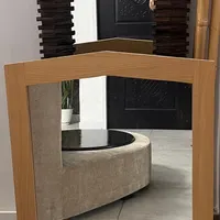 آینه با قاب چوبی