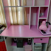 میز تحریر و کامپیوتر