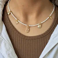 گردنبند سفید طلایی مرواریدی صدفی