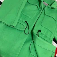 پالتو|لباس|شاهین‌شهر, خانه کارگر|دیوار