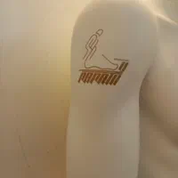 مانکن مردانه نشسته