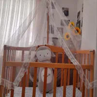 تخت کنار مادر