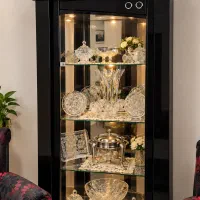 ویترین چوبی شیشه ای