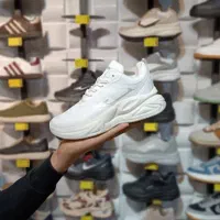 کتونی دومان خارجی|کیف، کفش، کمربند|قم, قلعه عموحسین|دیوار