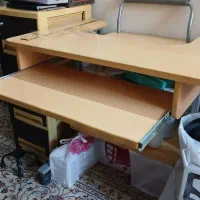 میز کامپیوتر چرخ دار