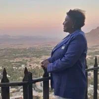 لیدر ومترجم زبان عربی با 15سال سابقه درایران وخارج