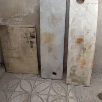 میز کار تخته پلاستیکی و جعبه مرغ