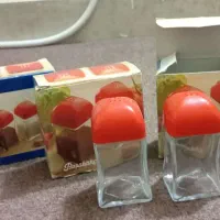 نمک‌پاش و پارچ و سس خوری بلور