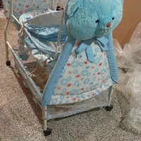 گهواره کودک خرسی در حد نو|تخت و صندلی بچه|یزد, |دیوار