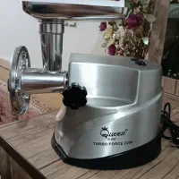 چرخ گوشت کوین نونو اکبند همراه با کارتن