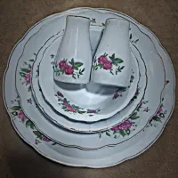 بشقاب گل سرخ