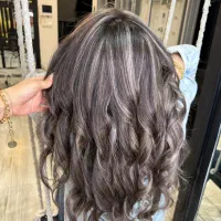 اجاره صندلی اتاق میزناخن تخت به آرایشگرخانم|استخدام درمانی، زیبایی، بهداشتی|اهواز, باغ شیخ|دیوار