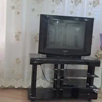 تلویزیون و میز