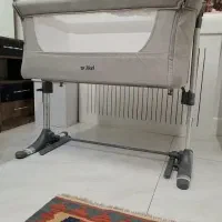 تخت کنار مادر