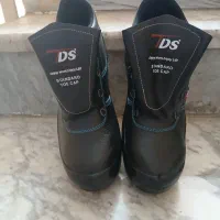 کفش ایمنی|کیف، کفش، کمربند|قدس, شهر‌قدس|دیوار