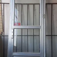 درب آلومینیوم قدیمی