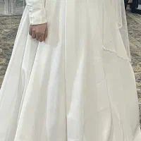 یک عدد لباس عروس و عقد