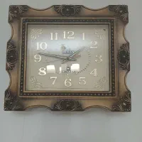 ساعت دیواری بسیار قدیمی