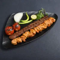نیروی کار رستوران خانم یا اقا