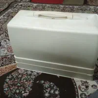 چرخ خیاطی نوی نوسالم با تمام وسایلای فروش میرسد