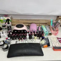 وسایل خدمات ناخن همراه میز