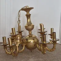 لوستر ۱۲ شعله کلاسیک طلایی بسیار تمیز