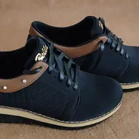 کفش|کیف، کفش، کمربند|شاهین دژ, |دیوار