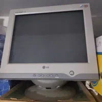 مانیتور سالم مدلش تو عکس دوم مشخصه