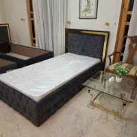 یک عدد تخت یک نفره با تشک