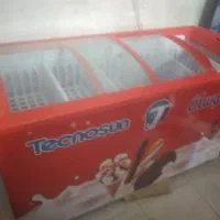 یخچال بستنی فروشی دارم