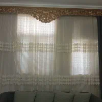 پرده تمیز و سالم ۴متره پلیسه شده ۱۲متر