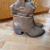 نیم‌چکمه|کیف، کفش، کمربند|رشت, لاکان شهر|دیوار