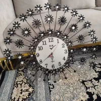 ساعت دیواری نگین دار