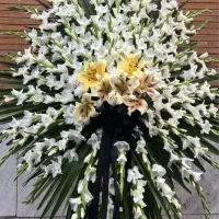 فروش تاج گل بزرگ پایه دار