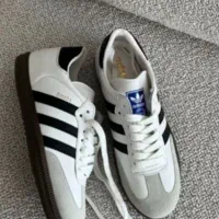 چند تکه لباس نو|لباس|حمیدیا, |دیوار