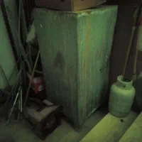 منبع آب فلزی