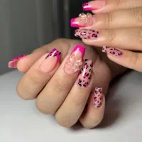خدمات کاشت و ترمیم ناخن( آموزش پودر و ژل فقط ۱۹۰۰)