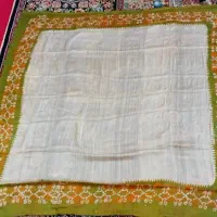 یالیق سفید حاشیه ای پسته ای