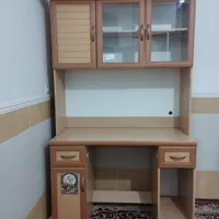 کتابخانه و میز تحریر