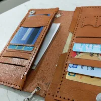 گیف قهوه ای همراه با مدارک گم شده