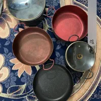 قابلمه چدن مشکی  و ۴عدد سر قابلمه هست  دونه ۱۰۰|ظروف پخت‌وپز|مشهد, پنجتن|دیوار
