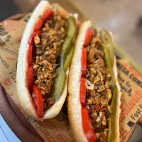 نیرو کارکرده فست فود خانم و اقا