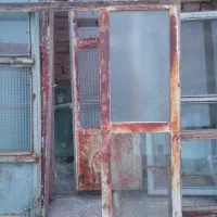 در و پنجره آهنی قدیمی